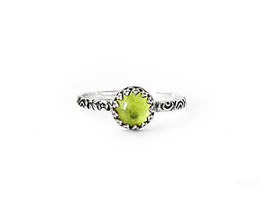 Prstene - CERTIFIKÁT 925/1000 Strieborný prsteň s prírodným olivínom - 7476873_
