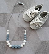 Detské doplnky - Silikónový náhrdelník vhodný aj na kúsanie pre deti "Ergobaby Adapt Pearl Grey" - 7514169_