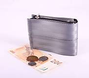 Peňaženky - Pánská peněženka silver z bezpečnostních pásů - 7530585_