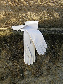 Rukavice - Bílé dámské kožené rukavice - dlouhé - 7541342_