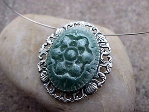 Náhrdelníky - náhrdelník alebo brošňa z polyméru zelená - 2v1 - 7592443_