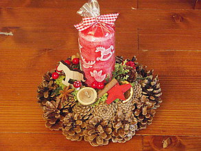 Svietidlá - Vianočný šiškový svietnik s koníkom so sviedčkou - 7605914_