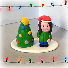 Sochy - Farebný vianočný stromček a (dievča) - 7609759_