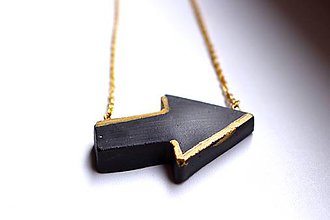 Náhrdelníky - Betónová šípka black náhrdelník - 7612564_