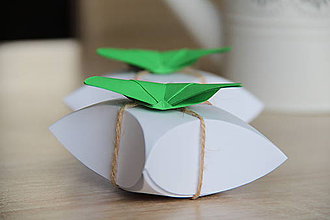 Darčeky pre svadobčanov - darčeková krabička "motýlie krídla 2" - 7637792_