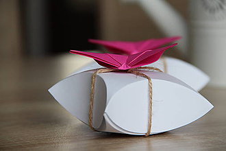 Darčeky pre svadobčanov - darčeková krabička "motýlie krídla 3" - 7637865_