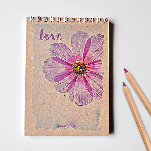 Papiernictvo - MADEBOOK špirálový blok A6 - love - 7641185_