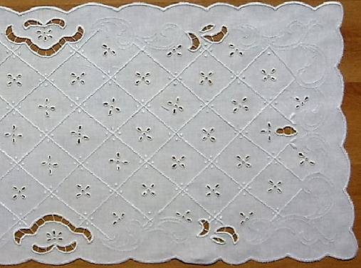 Úžitkový textil -  Richelieu, biela, 71 x 31 cm  - 7643605_