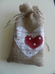 Úžitkový textil - Vrecko na valentínsky darček I. - 7657521_