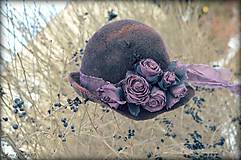 Čiapky, čelenky, klobúky - Tmavý čokoládovofialový klobúk - 7674745_