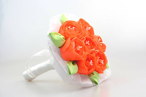 Saténová kytica svadobná oranžovo-zelená ruže VÝPREDAJ!