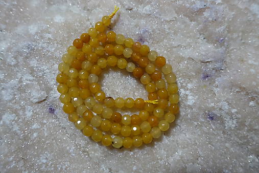 Minerály - Jadeit topázový fazetovaný 4mm - 7698311_