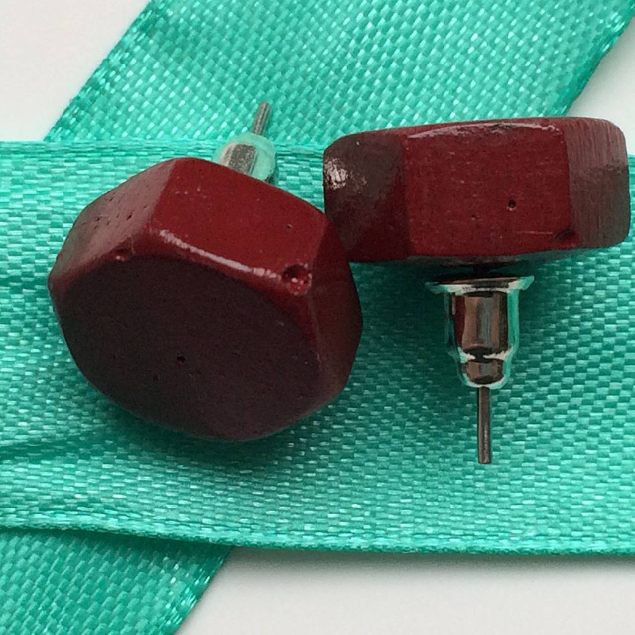 Betónky Hex nuts red 01
