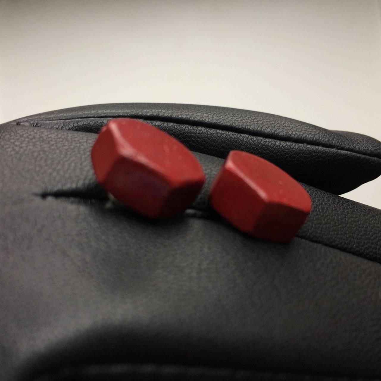 Betónky Hex nuts red 01