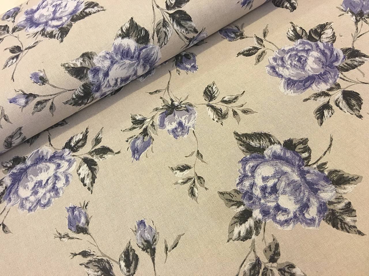 Bavlna dekor dovoz Taliansko / modré ruže na prírodnom