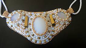 Náhrdelníky - šitý náhrdelník zlatobiely bead embroidery - 7766839_