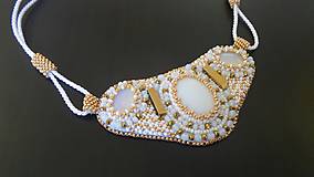 Náhrdelníky - šitý náhrdelník zlatobiely bead embroidery - 7766847_