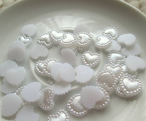  - Plastové perleťové srdiečka na scrapbooking, 10mm / 10 kusov - 7788073_