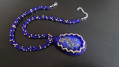Náhrdelníky - šitý náhrdelník lapis lazuli, bead embroidery - 7805893_