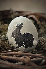 Dekorácie - Zajko s chvostíkom na veľkonočnom vajíčku - 7809541_