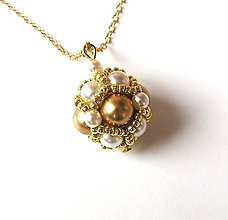 Náhrdelníky - Prívesok so zlatou perlou - 7821587_
