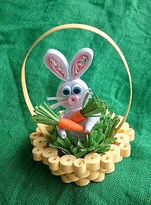 Dekorácie - Veľkonočný zajko v košíčku s mrkvou - 7841900_