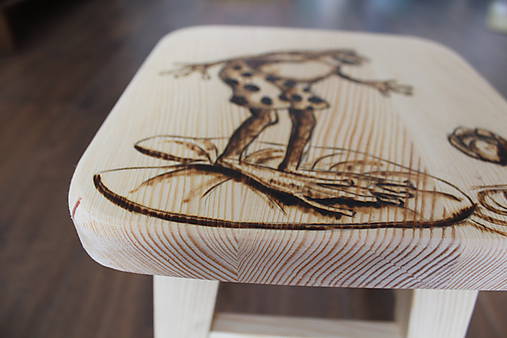detskýk drevený stolček