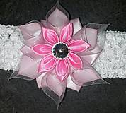 Detská elastická čelenka biela s ružovým kvetom
