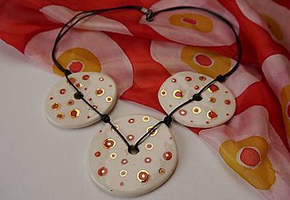 Náhrdelníky - Keramický náhrdelník so zlatom - TrojBodka červená - 7908098_