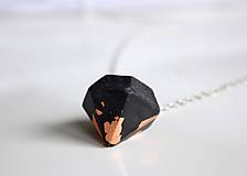Náhrdelníky - Betónový diamant black/metallic - 7905981_