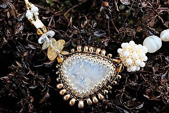Náhrdelníky - Bielo-zlatý náhrdelník - 7927230_