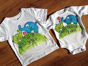Detské oblečenie - Originálne maľované tričká so sloníkmi hrajúcimi futbal a nápismi Veľký braček a Malý braček (sada tričko + body) - 7931246_