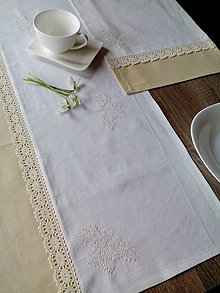 Úžitkový textil - Ľanovo - bavlnená štóla s krajkou a výšivkou - 7941624_
