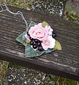 Náhrdelníky - Kvetinový náhrdelník "Z ružovej záhrady" - 7957457_