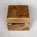 Prstene - Krabička na svadobné obrúčky z orechového dreva s iniciálmi - 7959223_