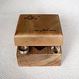 Krabička na svadobné obrúčky z orechového dreva s iniciálmi