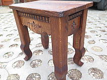 Nábytok - Štýlový dubový stolík s rezbou - 7971477_