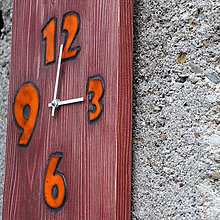 Hodiny - drevené hodiny s orange keramickými číslami - 7973180_