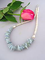 Perly akvamarín strienro náhrdelník