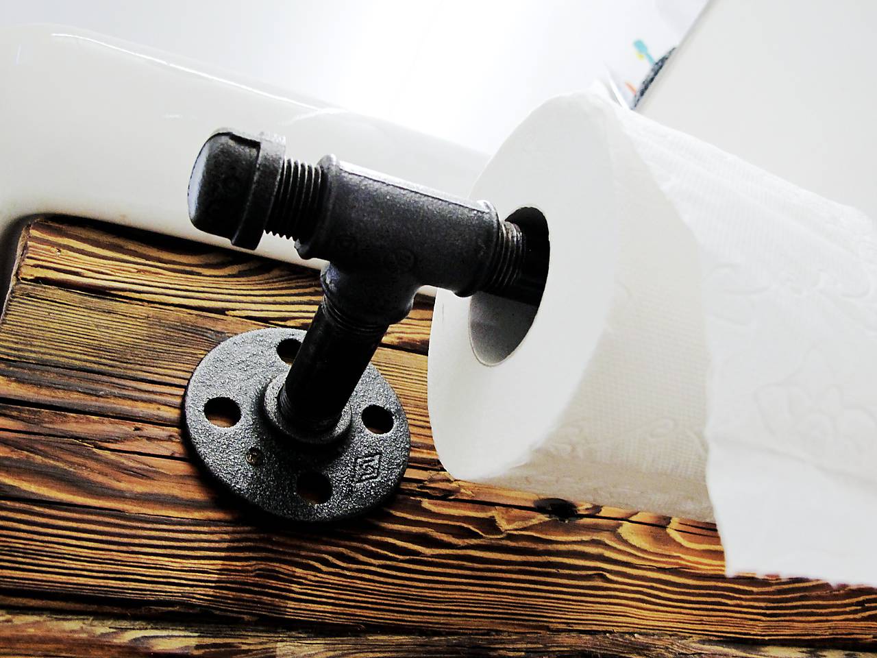 Industriálny držiak toaletného papiera