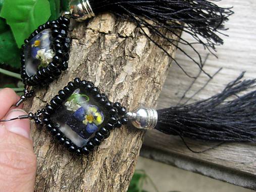 Náušnice - Obšívané kvietkové živicové (AKCIA Obšívané sirôtky so strapcami č.850) - 8037481_