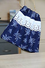 Úžitkový textil - vrecko "modrotlač s bielou krajkou" - 8048341_