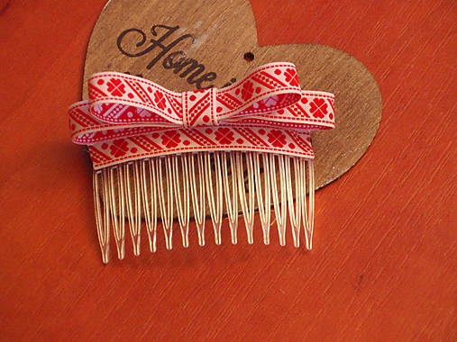  - Folklórny hrebeň s červeným vzorom - 8058607_