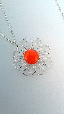 Náhrdelníky - Prívesok oranžový kvet - 8061419_