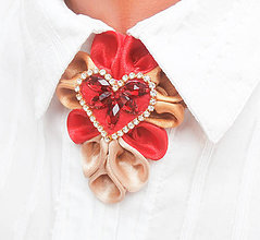 Náhrdelníky - Elegancia a la Chanel - červeno-zlatý náhrdelník so štrasovým srdcom s kamienkami - 8070137_