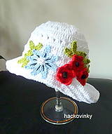 Detské čiapky - Biely klobucik- rozkvitnuta luka - 8077396_