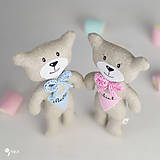 Hračky - macko s menom na ružovom a modrom srdiečku - 8100503_