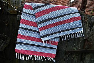 Úžitkový textil - Tkaný koberec sivo-červeno-čierny - 8111092_