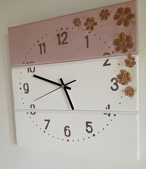 Hodiny - Nástenné hodiny staroružové s bronzovými kvetinkami - 8115284_