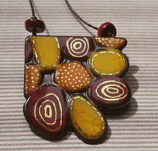 Náhrdelníky - Keramický náhrdelník so zlatom - Slnečné kamene - 8116200_